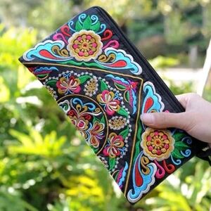 Vintage Embroidered Floral Multi-coloured Zipper Clutch Purse